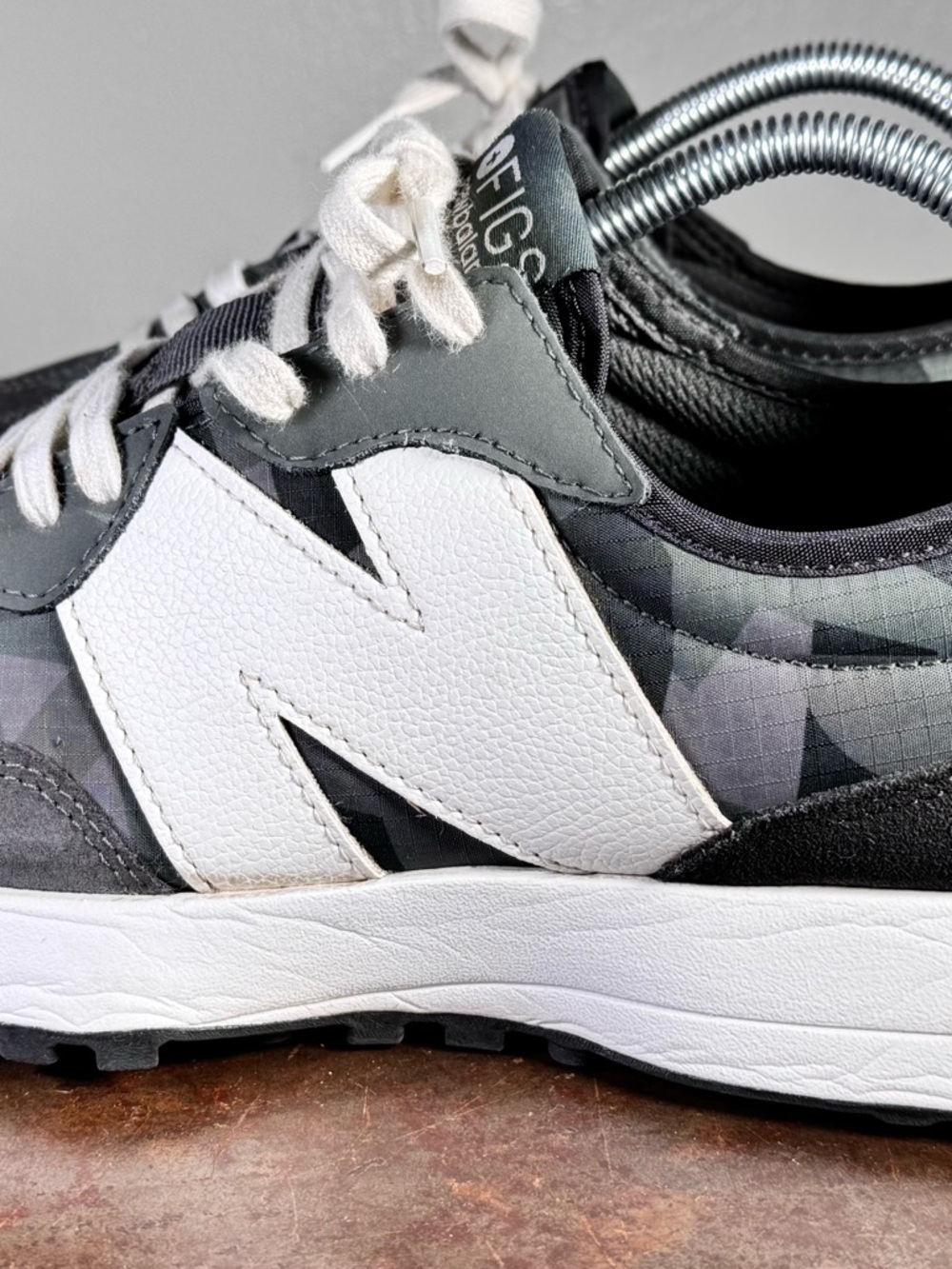 New Balance Figs 327 Women’s Size 9.5/Men’s 8 Gray Camouflage Athletic Sneakers - Picture 8 of 10